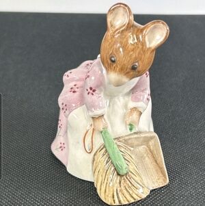 Hunca Munca Sweeping Mouse Vintage Beatrix Potter Figurine Beswick England 1977